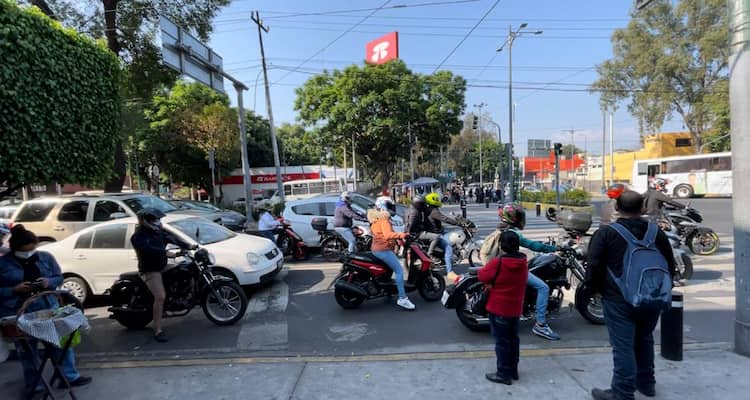 En el Reglamento de Tránsito, para los motociclistas, sí hay cuatro artículos que caen en contradicciones.(Parte 3)