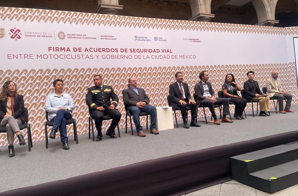 Autoridades de CDMX y motociclistas, firman acuerdos y modificaciones al Reglamento de Tránsito; el objetivo, salvar vidas.