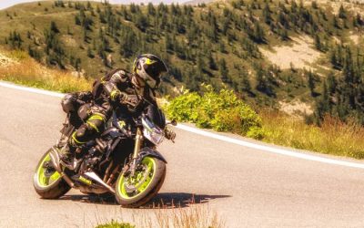 Calor Sofocante, Frenada Comprometida: ¿Por qué el Calor Afecta los Frenos de tu Moto?