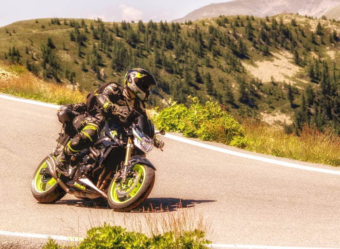 Calor Sofocante, Frenada Comprometida: ¿Por qué el Calor Afecta los Frenos de tu Moto?