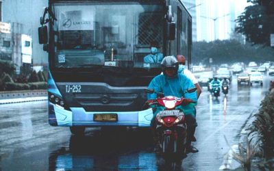 Cómo Conducir en la Ciudad Durante la Temporada de Lluvias: Riesgos y Precauciones para Motociclistas